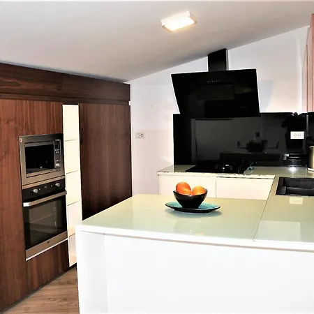 Tea At Long Hill Residence, Albania Apartment *